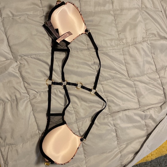 Victorias Secret Very Sexy Push Up 32C - Picture 2 of 7